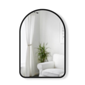 Miroir arqué Hub de Umbra - noir