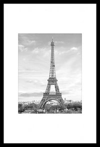 Photographie encadrée noire de la tour Eiffel - 20 po x 30 po