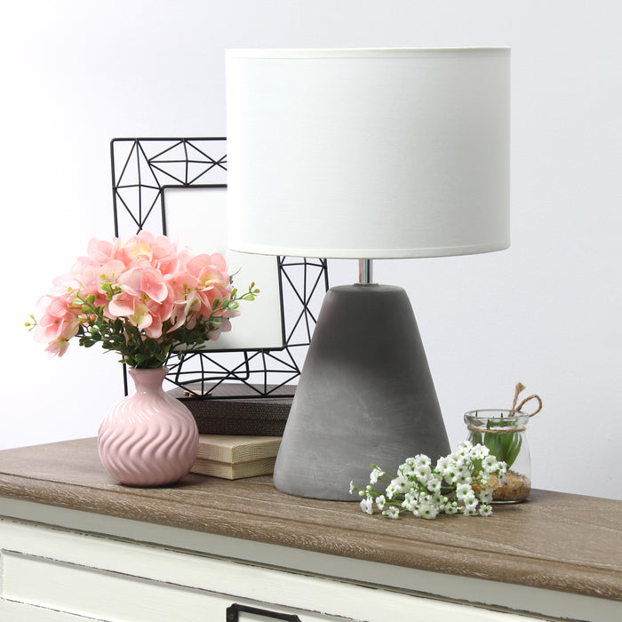 Lampe de table Pinnacle de Simple Designs en béton - blanche